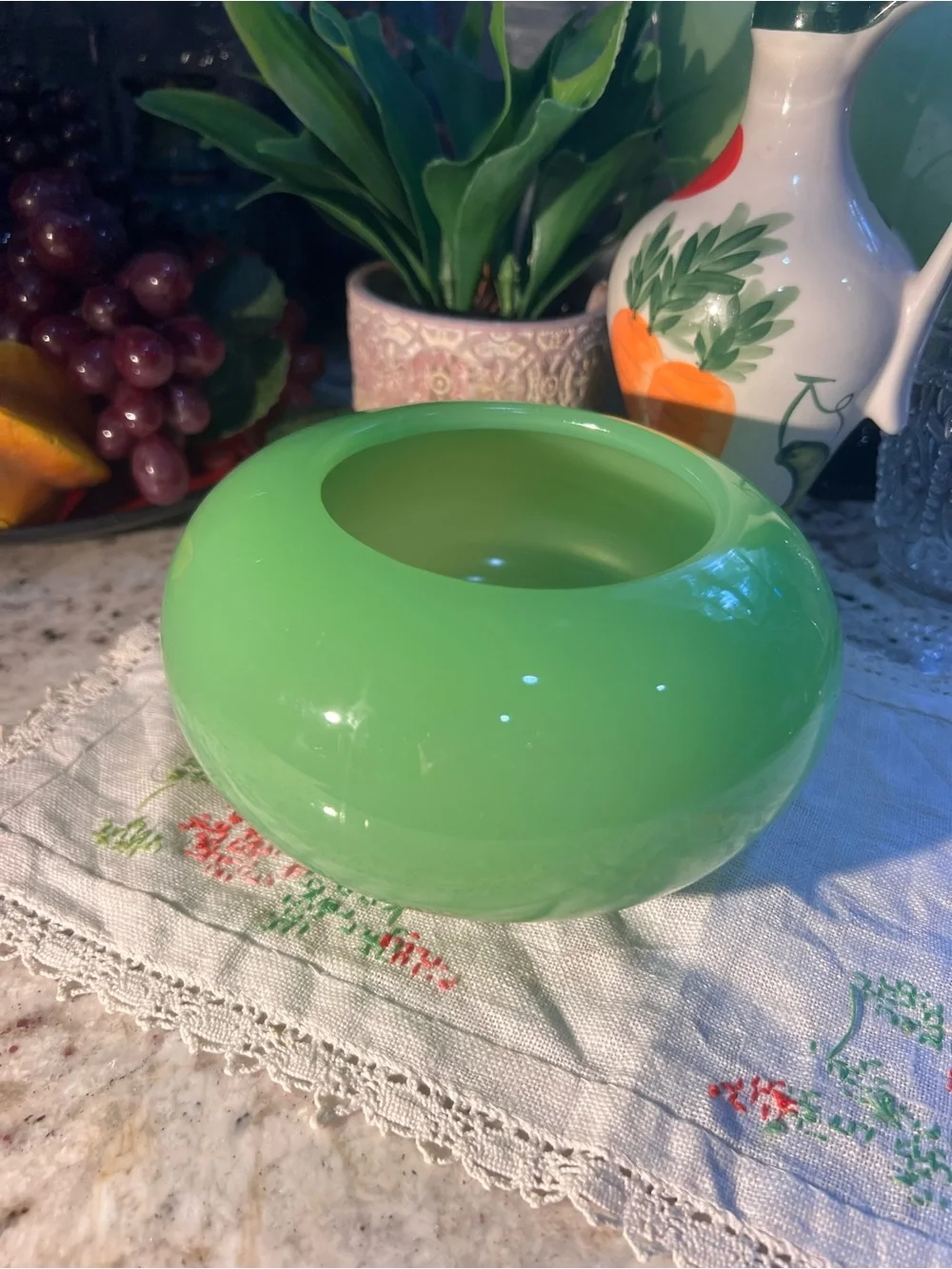 Vintage Green Glass Accent Vase. Price reflects it is like new - Picture 8 of 9